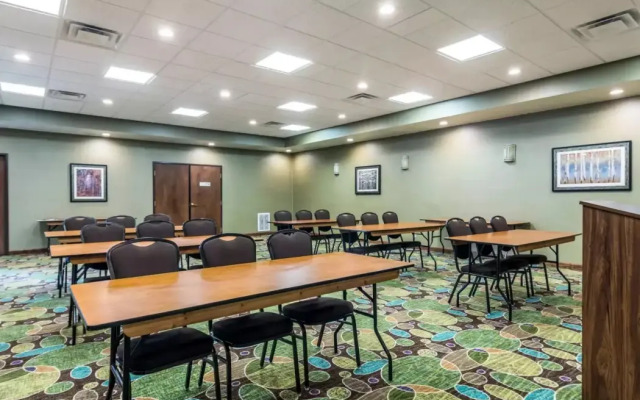 Holiday Inn Express and Suites Hannibal