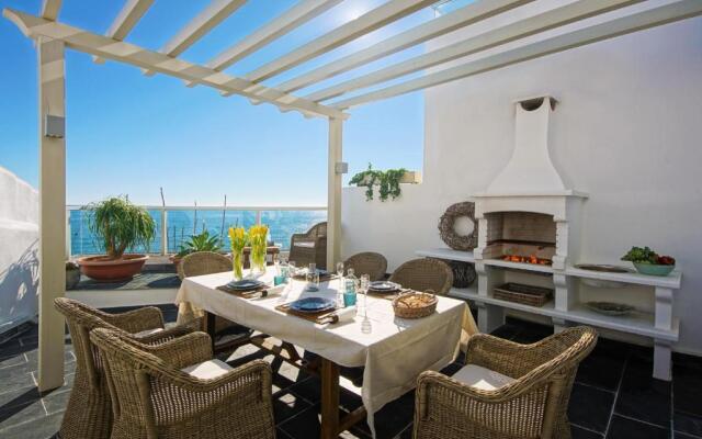 Casa Latino - Oceanfront - Luxury & Charming villa- Jacuzzi at Rooftop