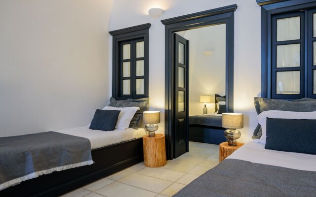 Firalia, Casa In Rock Suites