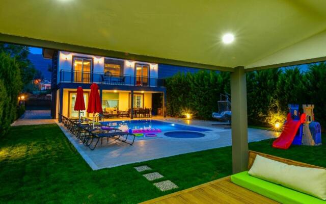 Blue - 4 Bedroom Holiday Villa in Hisarönü
