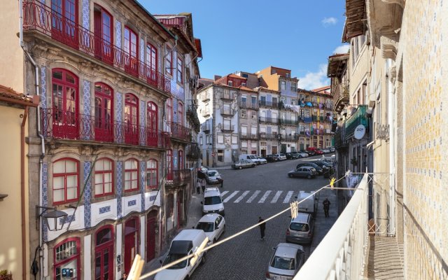 "room in Apartment - Stay in the Heart of Porto!"