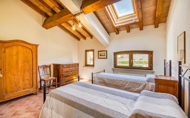 Bright Apt With Terrace and Shared Pool