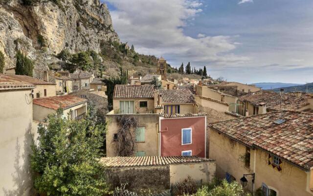 Studio vue sur le clocher, au calme Moustiers #3