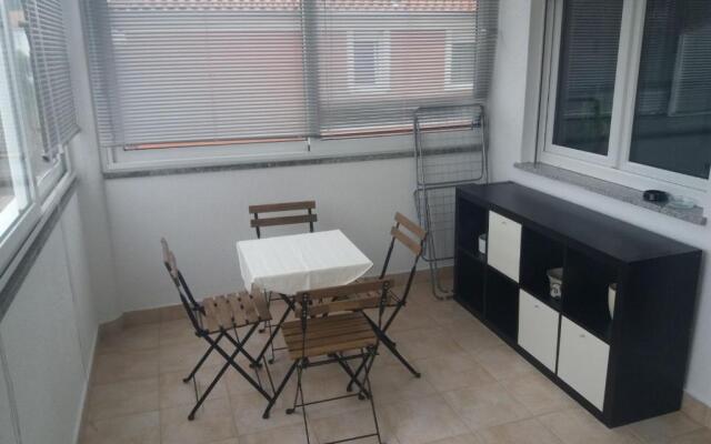 Leona Apartment