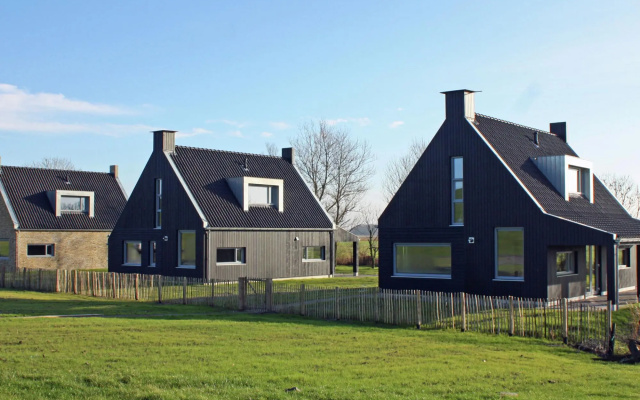 Traditional Villa in Tzummarum near Sea