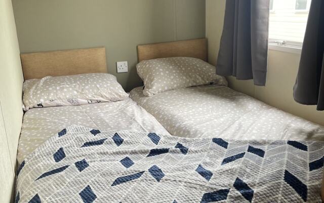 Charming 3-bed Static Caravan in Porthcawl