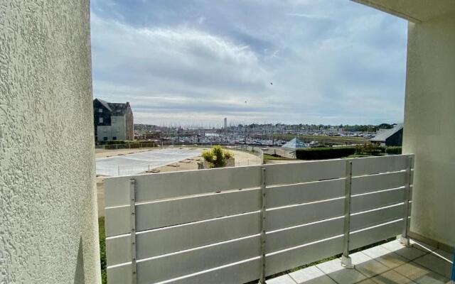REF 003 STUDIO Vue sur port Résidence du Soleil