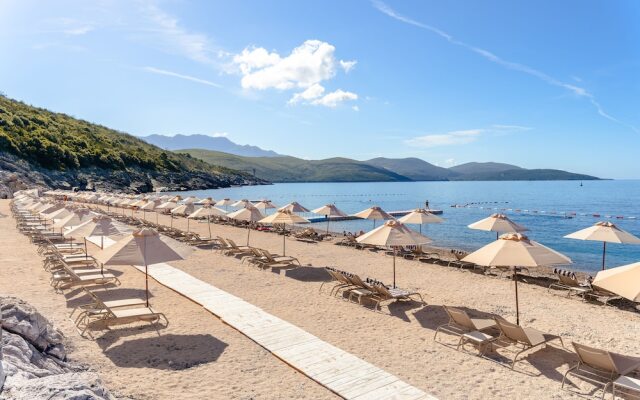 Lustica Bay