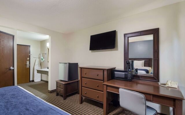 OYO Townhouse Houston Airport North