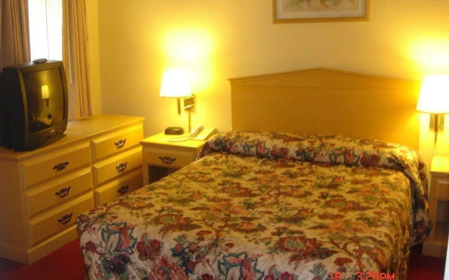 Tri Valley Inn & Suites