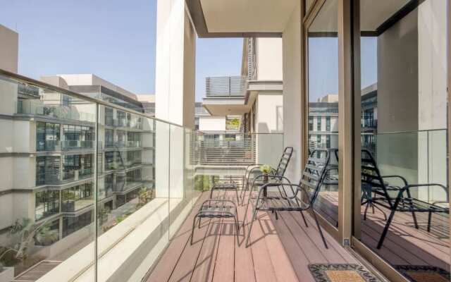 Captivating Apt in City Walk Pool View!