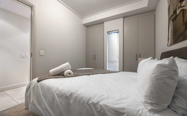 706 Popular Canal Quays