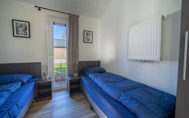 Comfortable Chalet With Microwave, Near Efteling