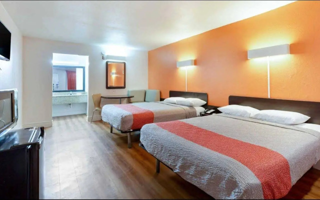 Motel 6 Houston, TX - East