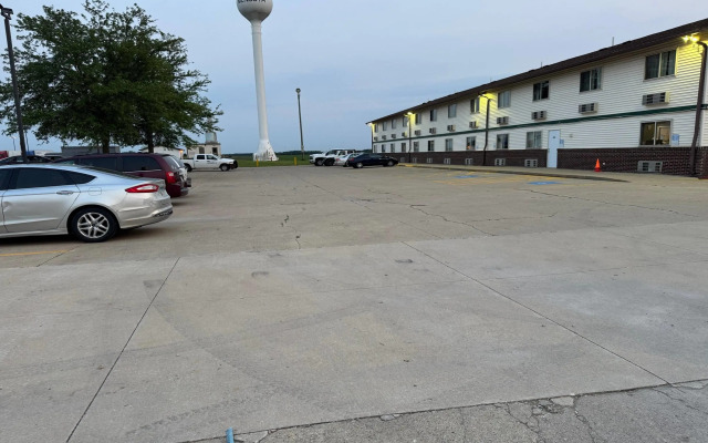 Super 8 by Wyndham Mendota I-39