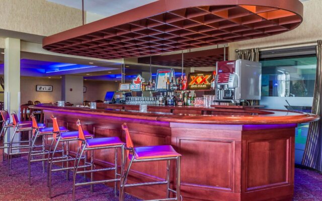 Travelodge by Wyndham Hotel & Convention Centre Quebec City