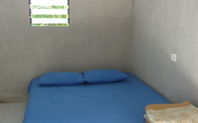 Surfers Dorm House – Guest Rooms – Tibubeneng