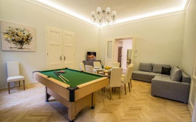 Ruterra Apt with Sauna and Billiards