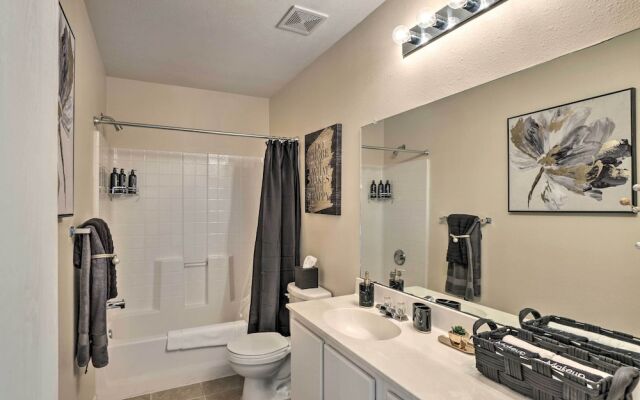 Spacious Houston Home ~ 22 Mi to Downtown!