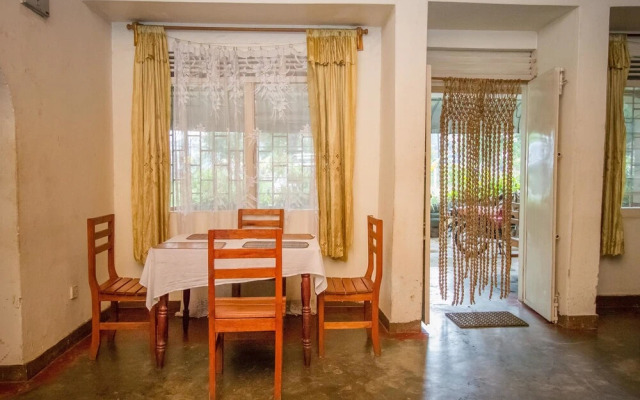 Sabinyo Guest House