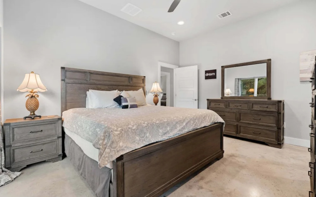 Peaceful Cottage w/ Grill Mins to Lake Travis