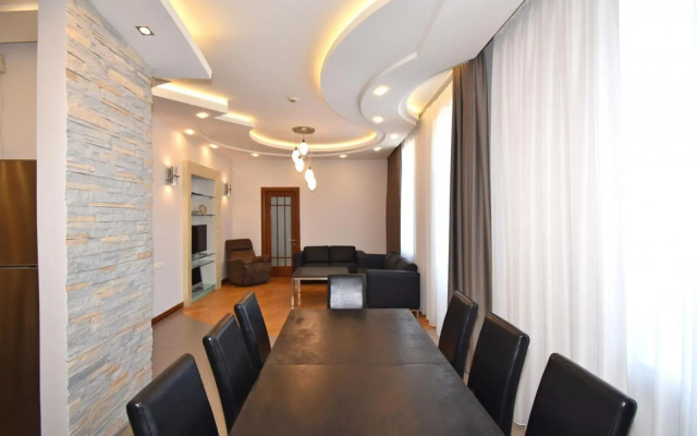 Прекрасная 4-ех комнатная квартира в самом центре