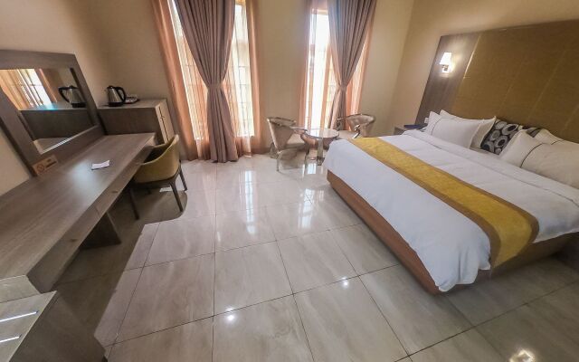 Maxbe Continental Hotel