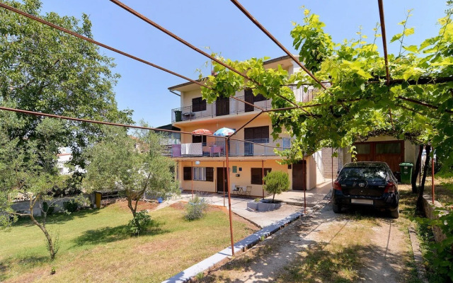 Apartment 1928