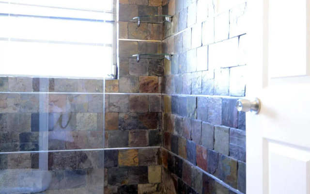 Sunrise Court Apartments