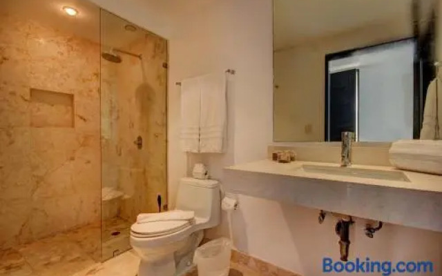 EL208 Elements Condos