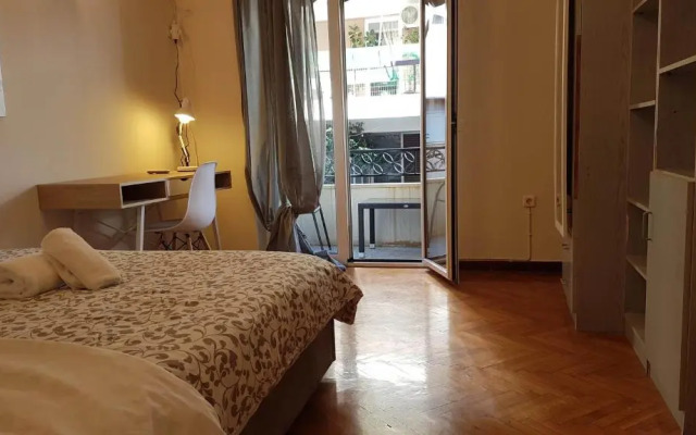 Teal Apartment - Athens Center, 4 BD, 2 BATH