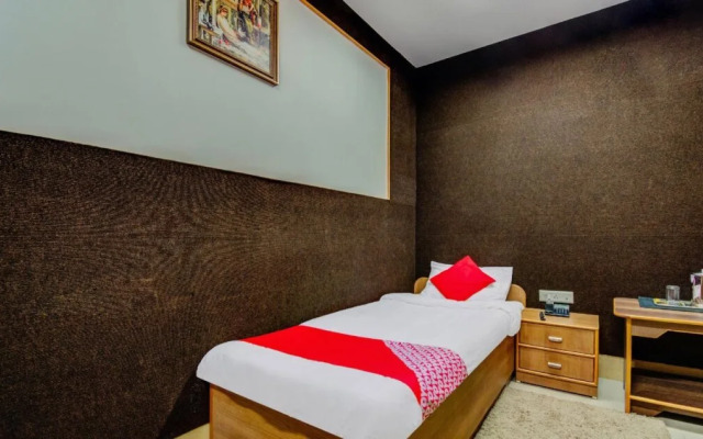 OYO 1327 Inchara Hotel