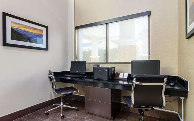 Comfort Suites Knoxville Airport