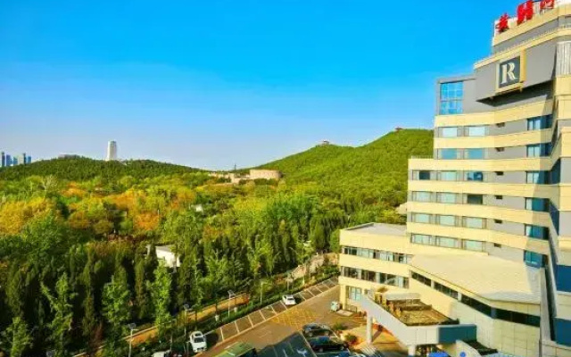 Jinan Huanghe Hotel（Hero Mountain Road）