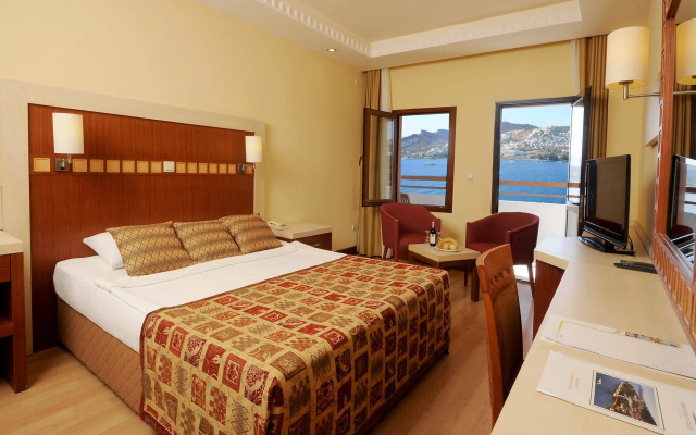 Green Beach Resort Hotel