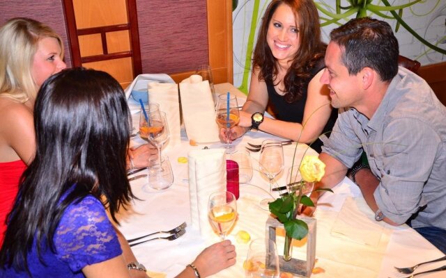 G.H. Knoll "Proellhofer" Cafe Bar Hills