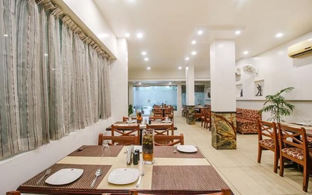 Fabhotel Silver Inn I