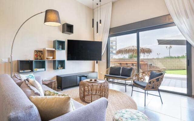 Deluxe AchzivBeach Apartment in Nahariya