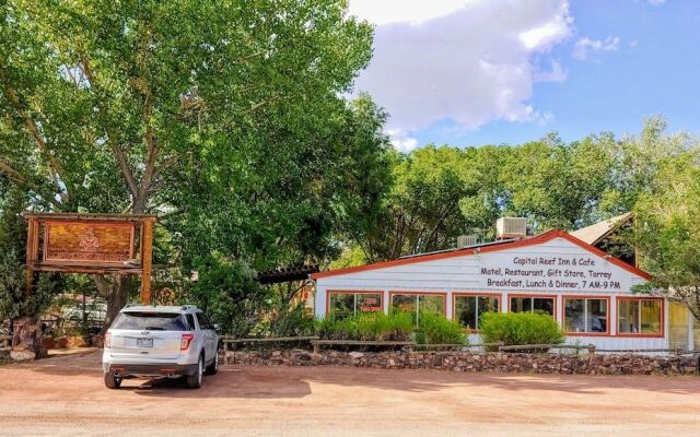 Capitol Reef Inn & Cafe