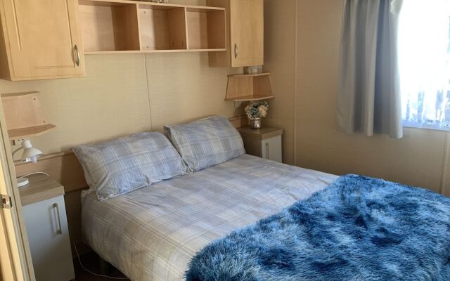 Lovely 2 Bed Chalet in Clacton-on-sea