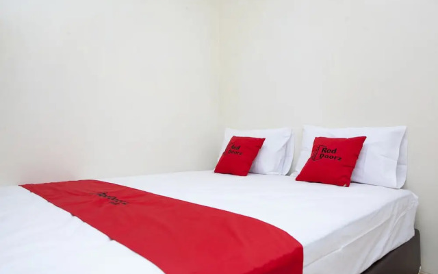 RedDoorz near Maranatha University 4