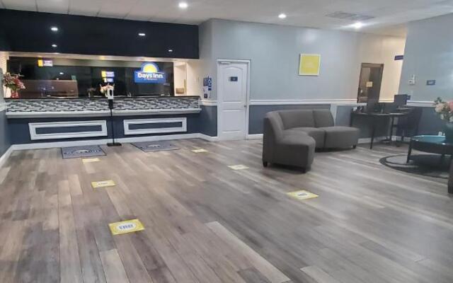 Days Inn by Wyndham Stuart