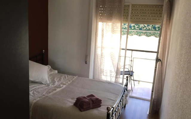 4 BEDROOMS -SENECA Center Apartment