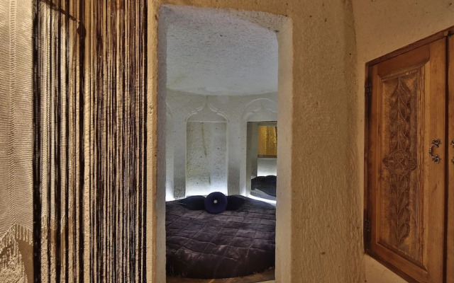Romance Cave Suites