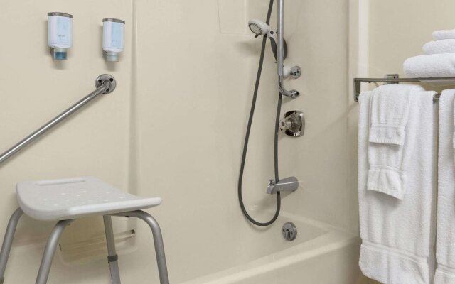 Travelodge Suites by Wyndham New Glasgow