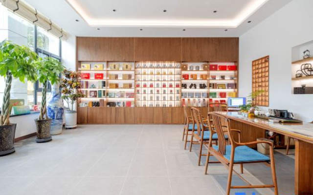 Translated into Longze Huili Hotel International
