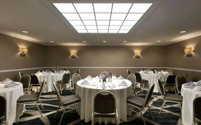 DoubleTree by Hilton New York LaGuardia Airport