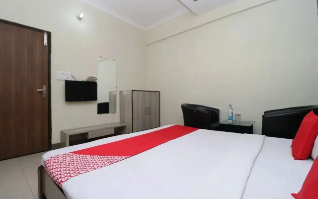 R K Guest House By OYO Rooms