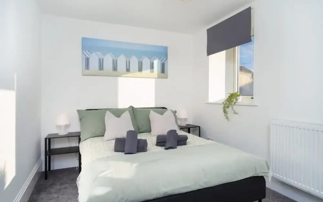 Modern 5 Bed-2 Bath Apartment