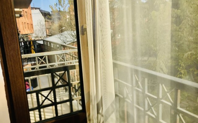 My flat near METEKHI